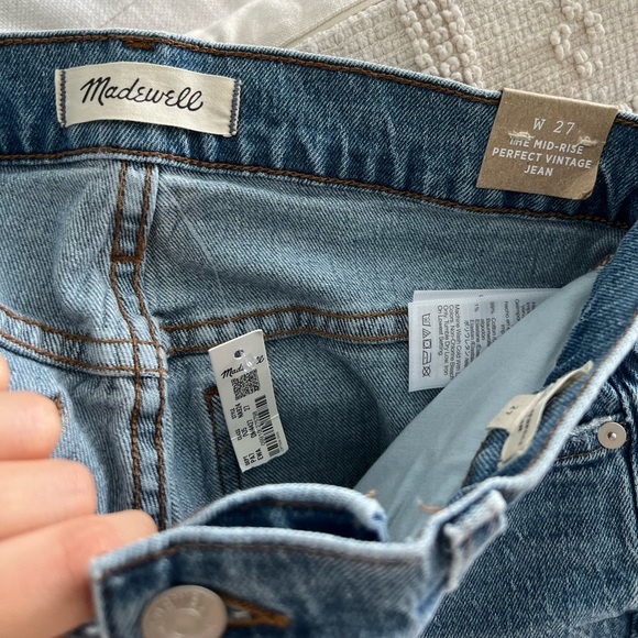 💙 Mid-Rise Perfect Vintage Jean in Enmore Wash - Picture 3 of 5